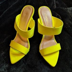 Lime green mule 💚